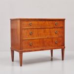 1047 1166 CHEST OF DRAWERS